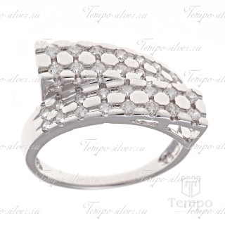Кольцо серебряное в стиле Модерн с белыми камнями между гравировкой