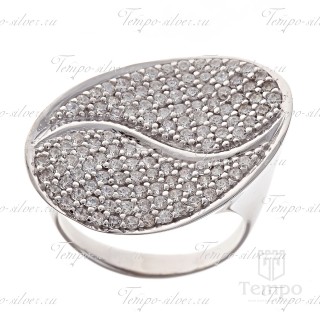 Кольцо из серебра с плоским овалом, украшенный россыпью белых камней
