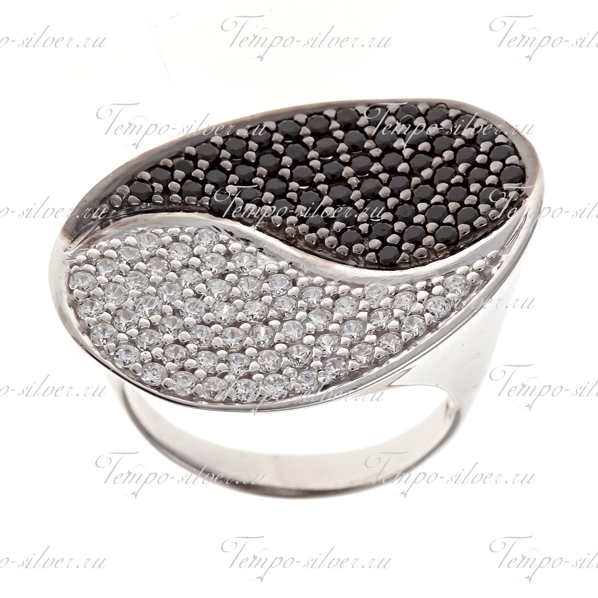 Кольцо из серебра с плоским овалом, украшенное черно-белыми камнями в стиле Инь - Янь