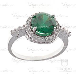 Кольцо из серебра круглой формы с зеленым камнем