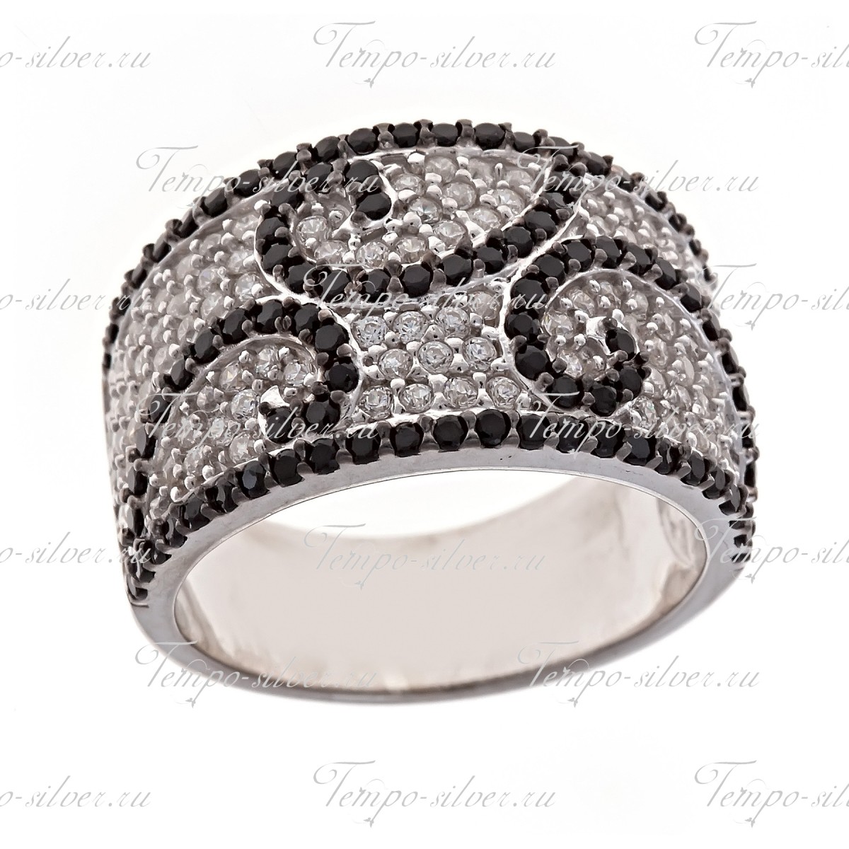 Кольцо из серебра широкой формы с узором из черно-белых камней