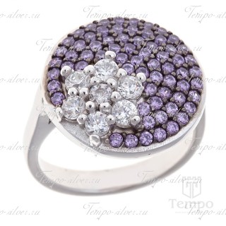 Кольцо из серебра круглой формы с цветком из белых камней на фиолетовом фоне