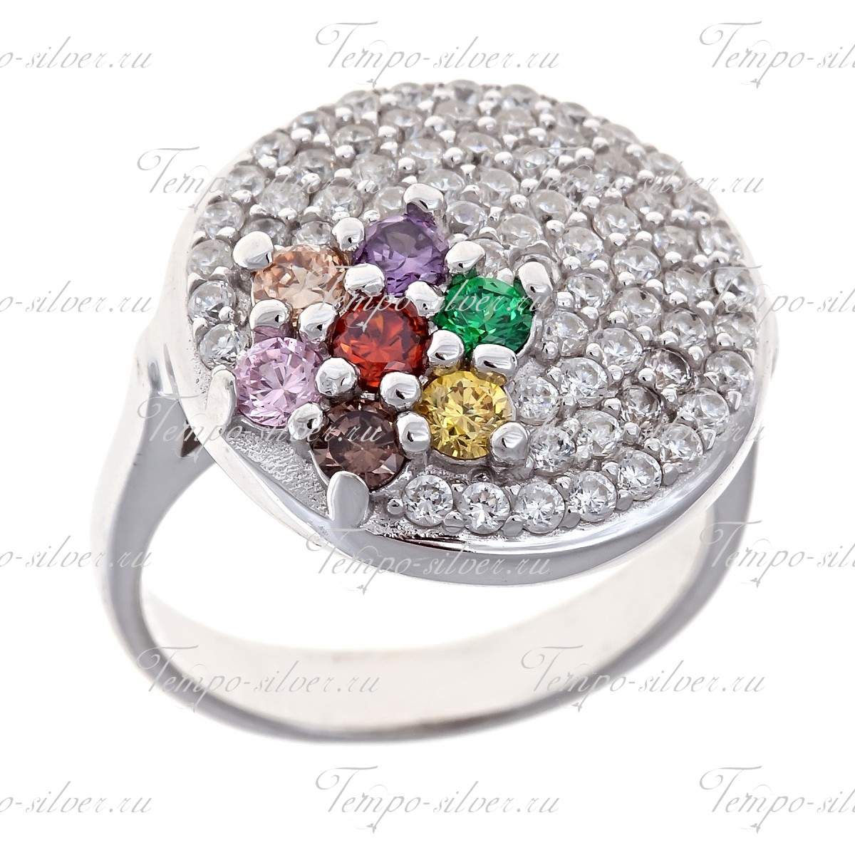 Кольцо из серебра круглой формы с цветком из цветных камней на белом фоне