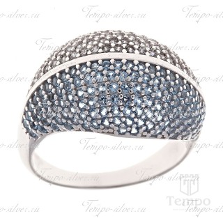 Кольцо из серебра выпуклой формы с половинками из белых и голубых камней