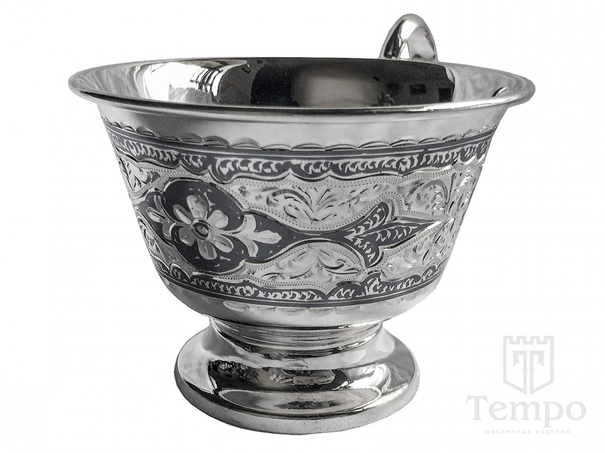 Чашка из серебра с глубокой гравировкой на 150мл цена