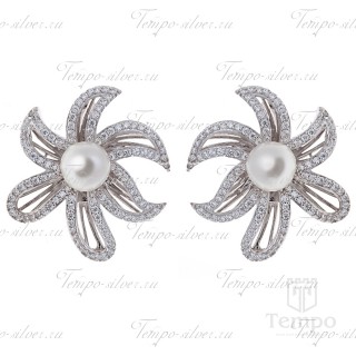 Серьги из серебра в форме цветка с жемчугом и россыпью белых цирконий