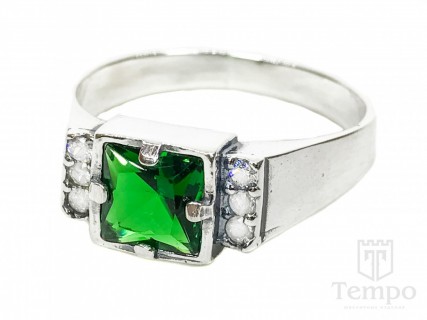 Перстень из серебра 925 пробы с квадратным зеленым камнем