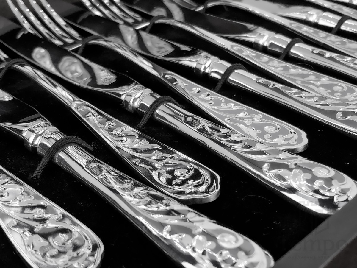 Набор серебряных столовых приборов из 24 предметов «Кубачи» с чернью кубачи