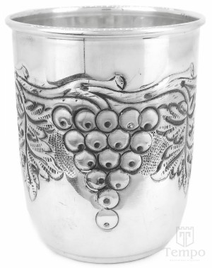 Маленький серебряный стакан 925 пробы «Виноградная лоза» на 160 мл