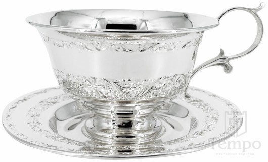 Серебряная чашка с блюдцем без черни с гравировкой «Очарование» на 150 мл