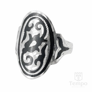 Серебряное кубачинское кольцо с чернью и гравировкой «Лабиринт» 