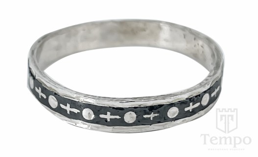 Серебряное узкое кубачинское кольцо с чернью и гравировкой 