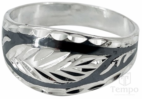Серебряное кубачинское кольцо с чернением и гравировкой «Лепесток» 