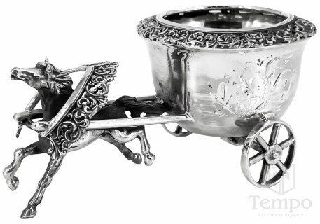 Серебряная солонка с гравировкой и оксидировкой «Лошадь с прицепом»
