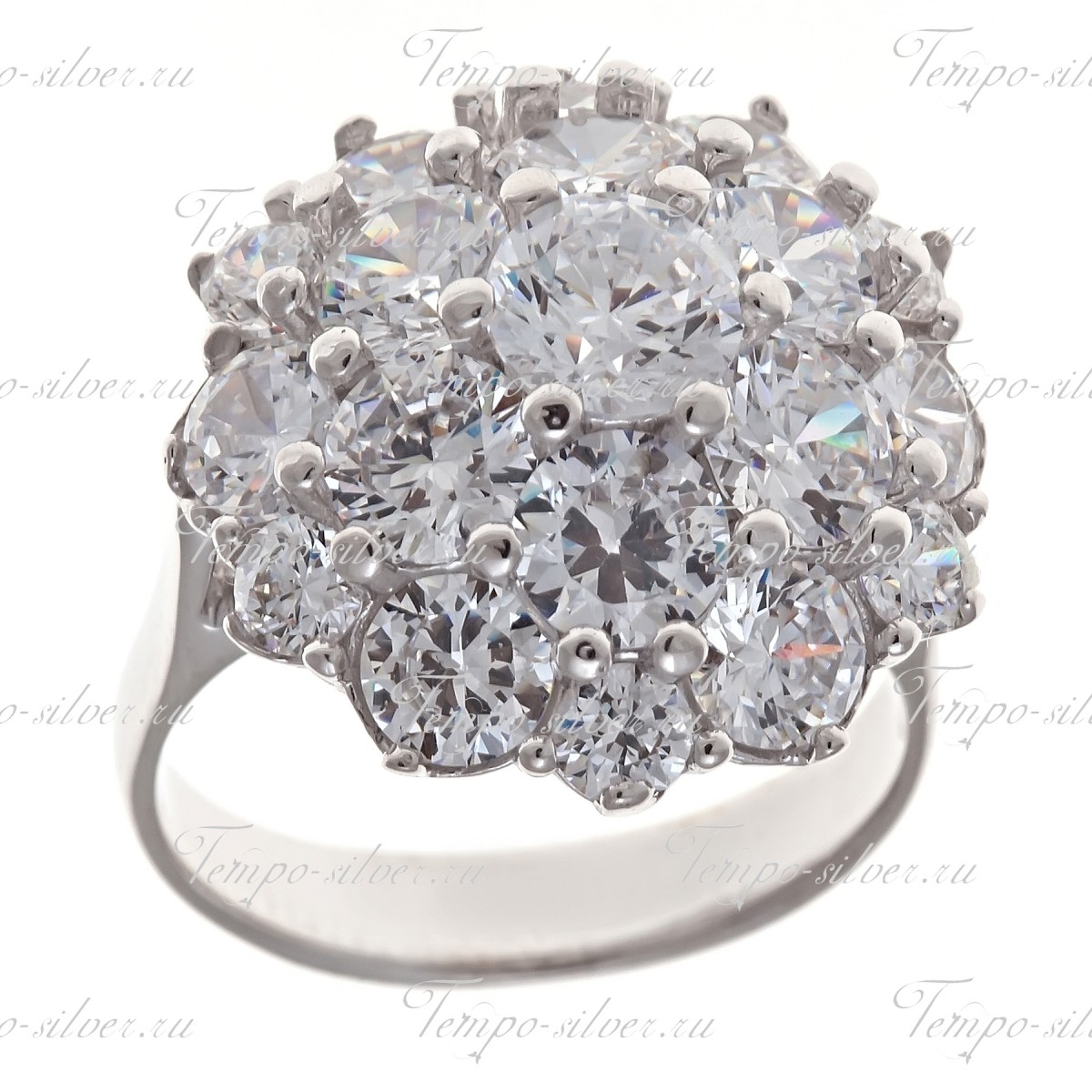 Кольцо из серебра в форме цветка с белыми камнями