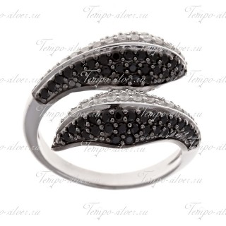 Кольцо из серебра в форме двух лепестков, усыпанных черно-белыми камнями