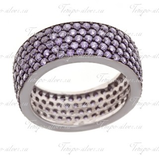 Кольцо из серебра обручальной формы, украшенное пятью рядами бледно-фиолетовых аметистов