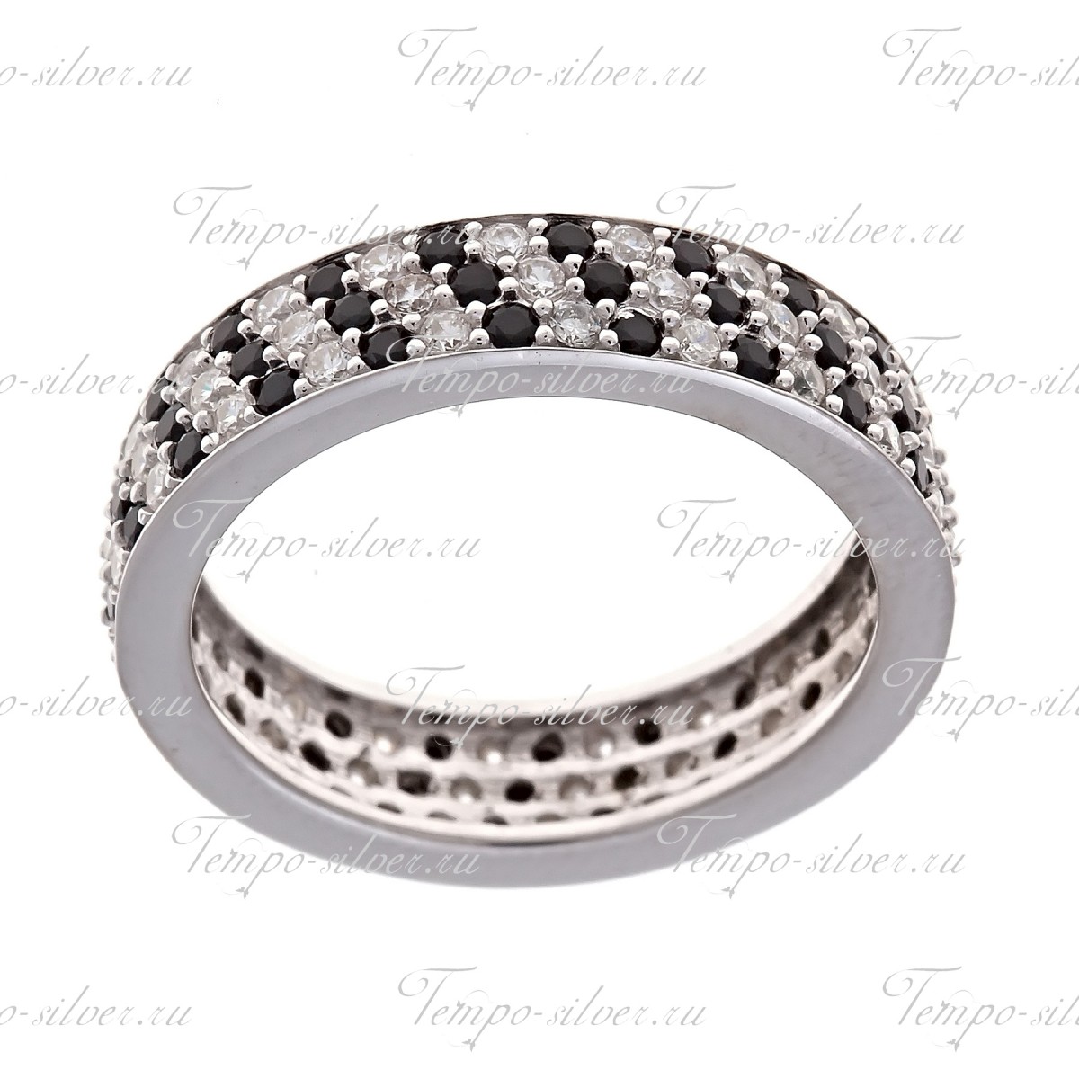 Кольцо из серебра обручального типа с чередующимися черно-белыми камнями