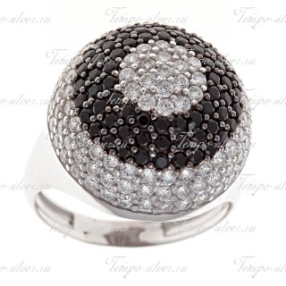 Кольцо из серебра с выпуклым шаром, украшенный черно-белыми камнями по кругу