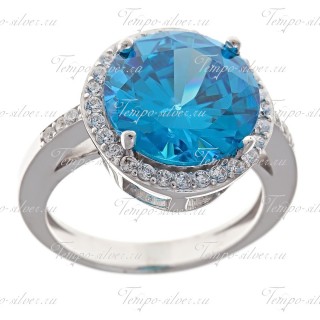 Кольцо из серебра с крупным голубым камнем круглой формы, окруженный россыпью белых камней