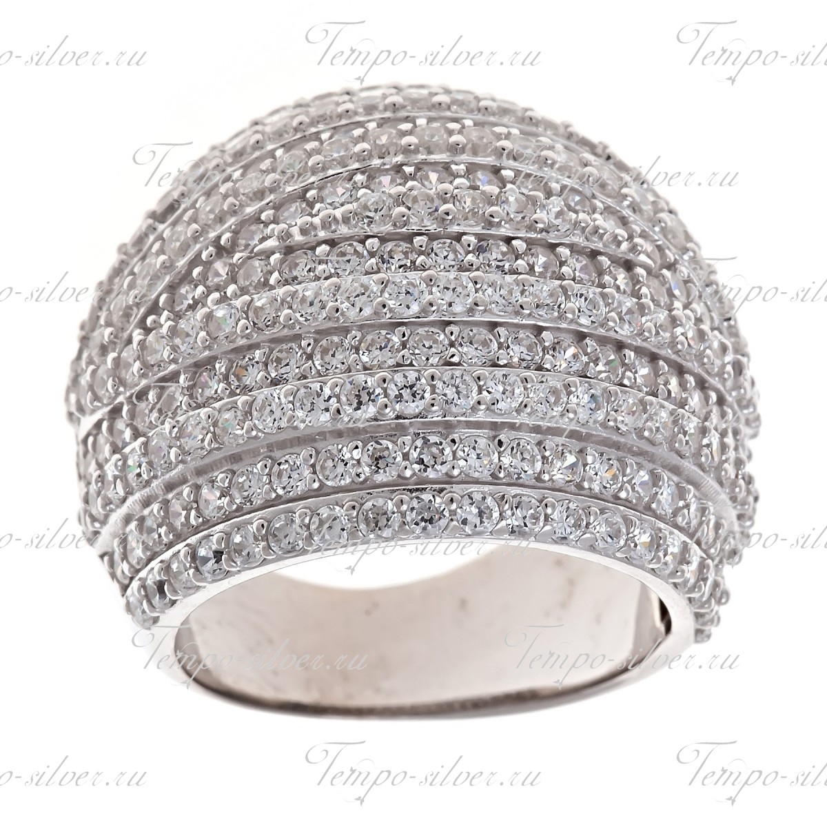 Кольцо из серебра выпуклой формы с белыми камнями по рядам